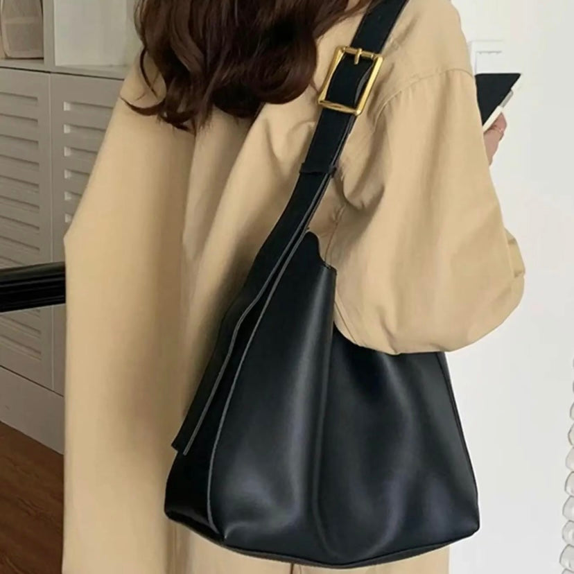 https://cdn.shopify.com/s/files/1/1057/5383/7908/files/Amelie____Elegant_Leather_Bag_2.jpg?v=1785187530