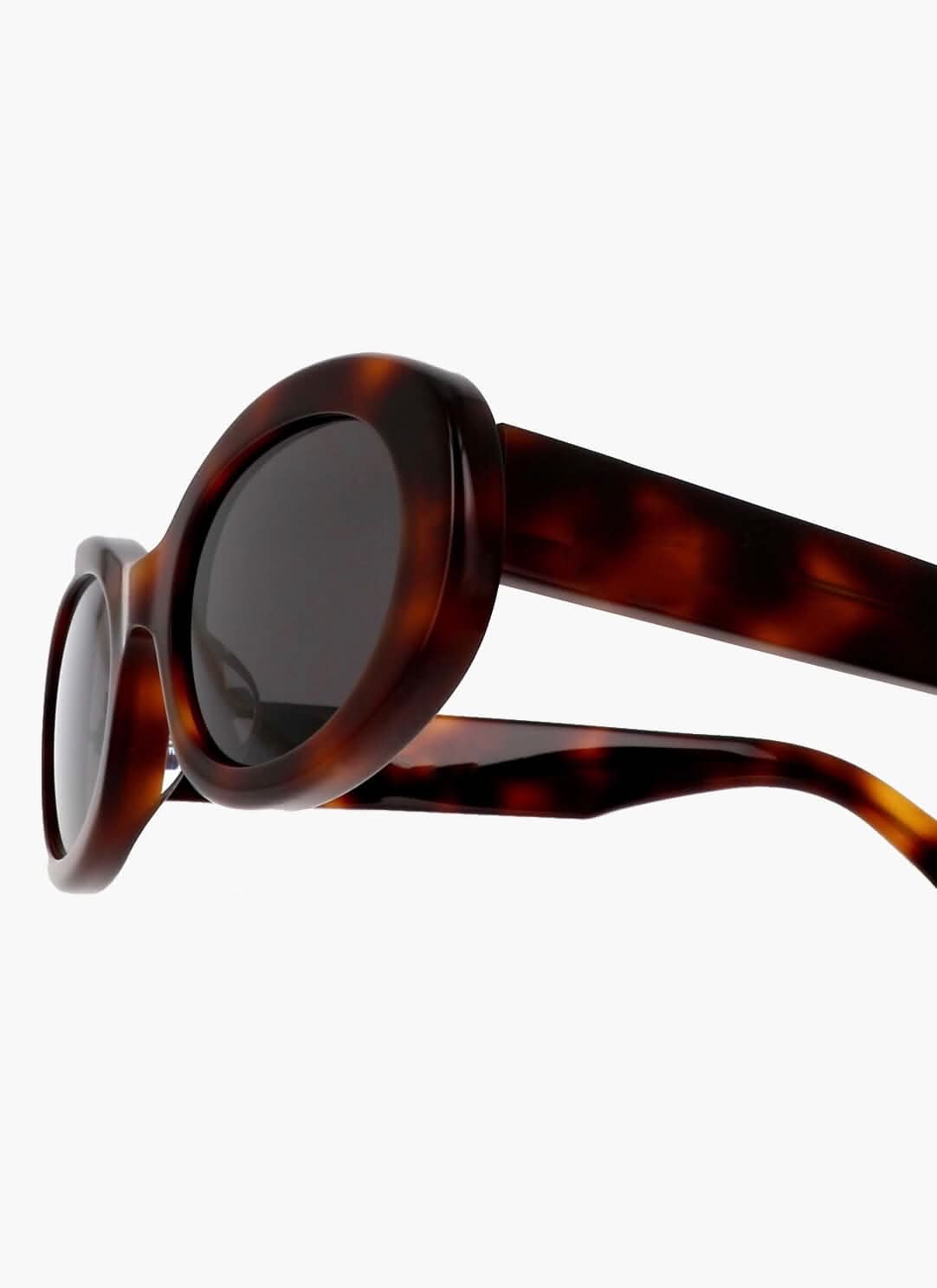 https://cdn.shopify.com/s/files/1/1057/5383/7908/files/Blair-sunglasses-002.jpg?v=1785187417