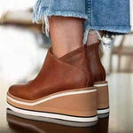 https://cdn.shopify.com/s/files/1/1057/5383/7908/files/Botas-de-plataforma-con-punta-redonda-para-mujer-botines-cortos-Retro-con-cu-as-zapatos-de_jpg_76b8efed-2259-480c-9c7e-5843c6907764.webp?v=1785187701