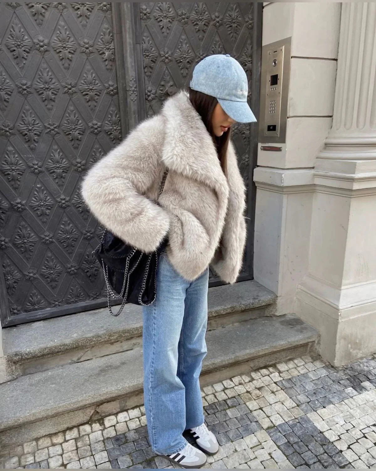 https://cdn.shopify.com/s/files/1/1037/6196/9489/files/Bruna_beige_3.png?v=1788020592