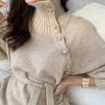 https://cdn.shopify.com/s/files/1/1057/5383/7908/files/Cyrene-Jurk-Lange-Gebreide-Coljurk-Voor-De-Winter-3.png?v=1785188026