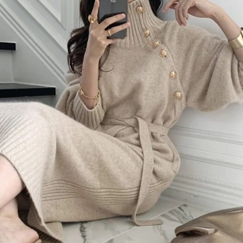 https://cdn.shopify.com/s/files/1/1057/5383/7908/files/Cyrene-Jurk-Lange-Gebreide-Coljurk-Voor-De-Winter-4.png?v=1785188026