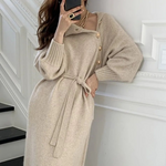 https://cdn.shopify.com/s/files/1/1057/5383/7908/files/Cyrene-Jurk-Lange-Gebreide-Coljurk-Voor-De-Winter.png?v=1785188025