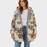 https://cdn.shopify.com/s/files/1/1057/5383/7908/files/Elena-Boho-Kwiatowy-Plaszcz-Sherpa-z-Kapturem_2e90ecd1-b487-4cf1-a18e-b71f74146443.jpg?v=1789031660