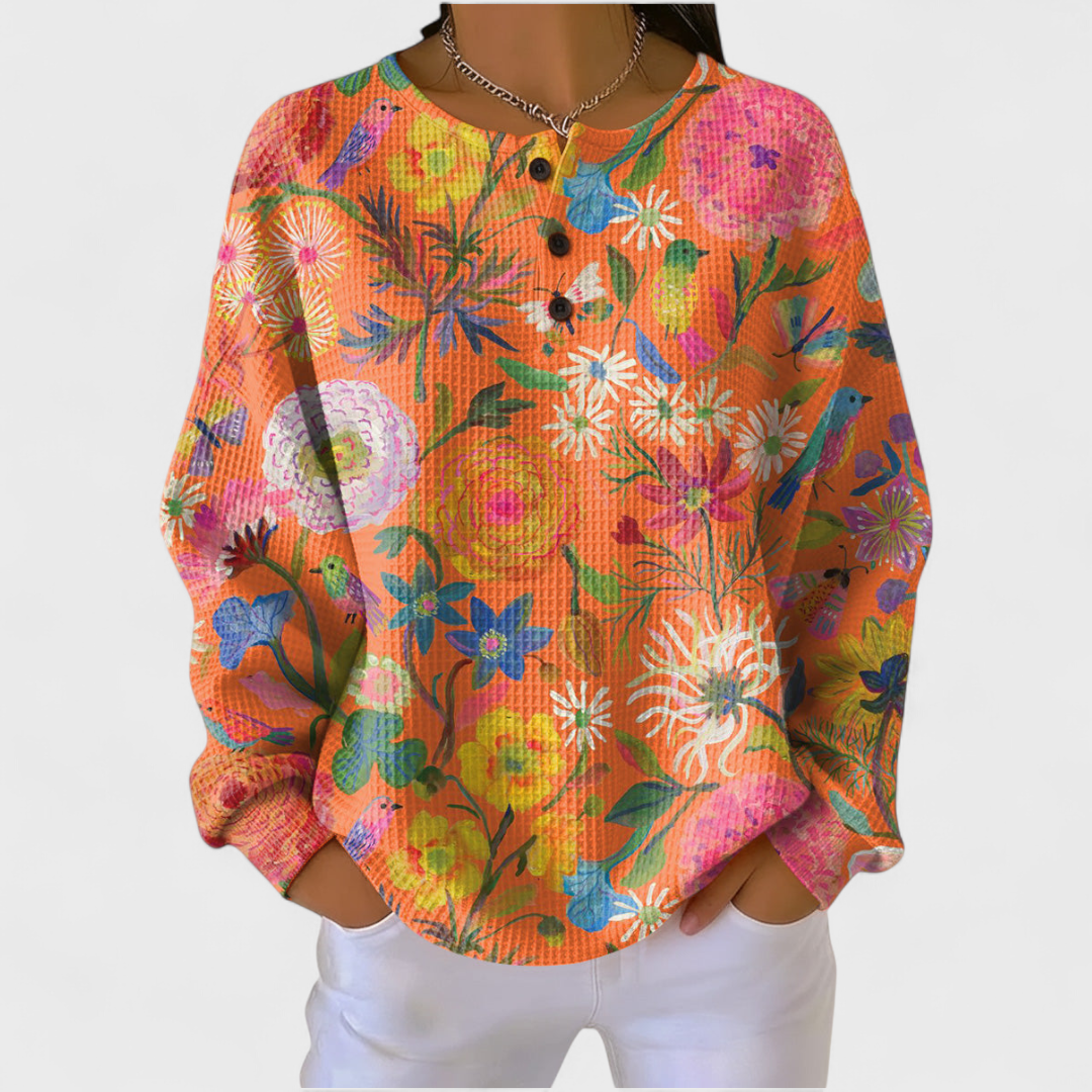 https://cdn.shopify.com/s/files/1/1057/5383/7908/files/Freja-Pullover-med-farverigt-blomstermonster-Photoroom-Photoroom.png?v=1787529693