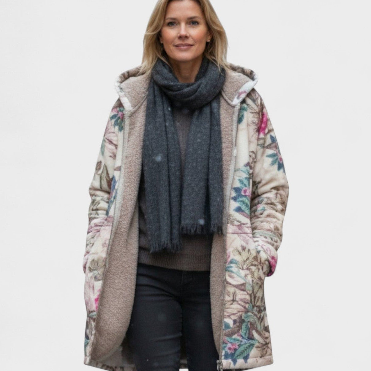 https://cdn.shopify.com/s/files/1/1057/5383/7908/files/Ivy-Pastelowa-Botaniczna-Kurtka-Fleece_d97d65b3-599b-427f-b6f7-87fd5405b6d6.jpg?v=1789031662