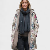 https://cdn.shopify.com/s/files/1/1057/5383/7908/files/Ivy-Pastelowa-Botaniczna-Kurtka-Fleece_d97d65b3-599b-427f-b6f7-87fd5405b6d6.jpg?v=1789031662