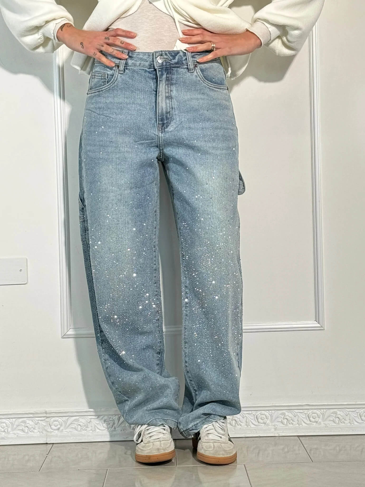 https://cdn.shopify.com/s/files/1/1037/6196/9489/files/JeansNEWBALOONCARPENTERSHINEDENIM.jpg?v=1787578565