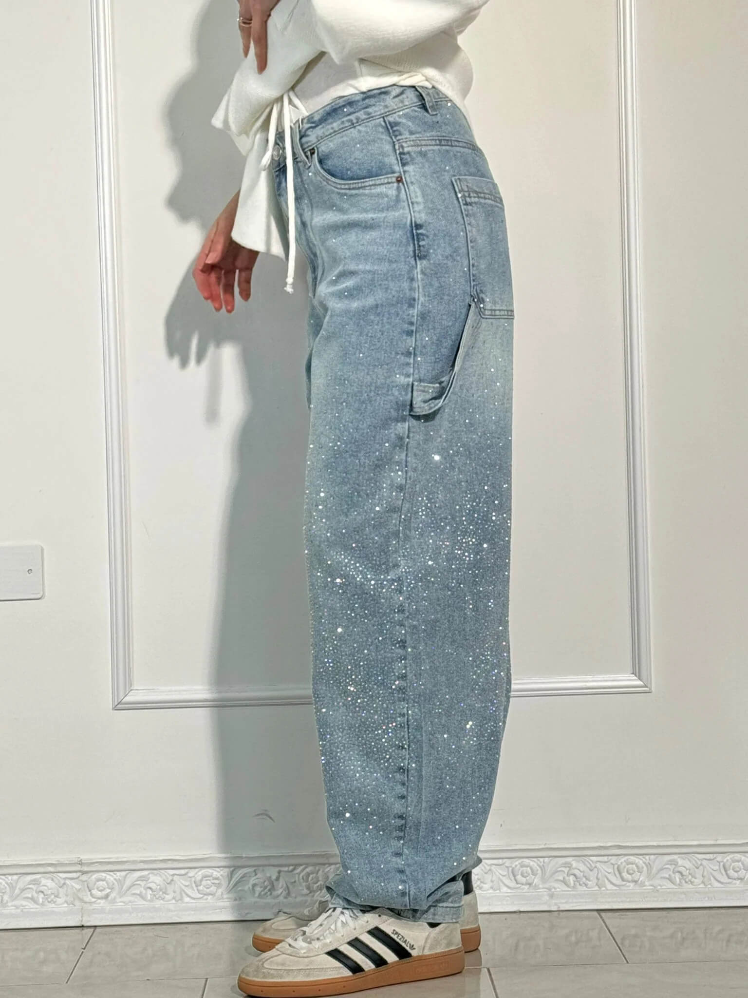 https://cdn.shopify.com/s/files/1/1037/6196/9489/files/JeansNEWBALOONCARPENTERSHINEDENIM_1.jpg?v=1787578565