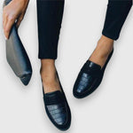 https://cdn.shopify.com/s/files/1/1057/5383/7908/files/Loafers-Leder-Flach-Slipper-Schuhe-fur-Frauen-Leyna-Moda-2-Photoroom_2f1fc903-de3d-4c61-9562-90b72166b258.jpg?v=1785187871