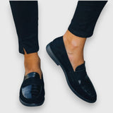 https://cdn.shopify.com/s/files/1/1057/5383/7908/files/Loafers-Leder-Flach-Slipper-Schuhe-fur-Frauen-Leyna-Moda-4-Photoroom_905e2f4c-9b92-4cca-9456-a3329f68ebd2.jpg?v=1785187871