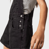 https://cdn.shopify.com/s/files/1/1057/5383/7908/files/Mette-Czarny-dzins.png?v=1786917677