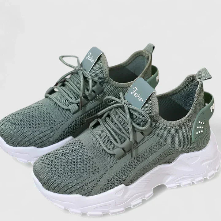 https://cdn.shopify.com/s/files/1/1057/5383/7908/files/OrthoVogue__-_Orthopedische__comfortabele_en_stijlvolle_sneakers_11_720x-Photoroom_4488c717-366f-43f6-a37a-088bafb9809b.webp?v=1785187896