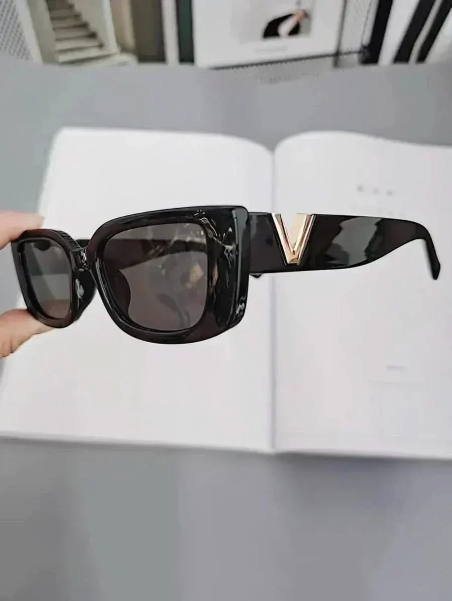 https://cdn.shopify.com/s/files/1/1057/5383/7908/files/SEAME-sunglasses-violet-06.webp?v=1785187400
