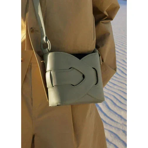 https://cdn.shopify.com/s/files/1/1037/6196/9489/files/WhatsAppImage2024-08-26at20.11.09_1_360x_df05dc47-e16b-4f90-bbe3-414c448bac88.webp?v=1781341889