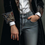 Blazer Slim Fit Nero con Stampa Barocca per Donne