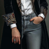 Blazer Slim Fit Nero con Stampa Barocca per Donne