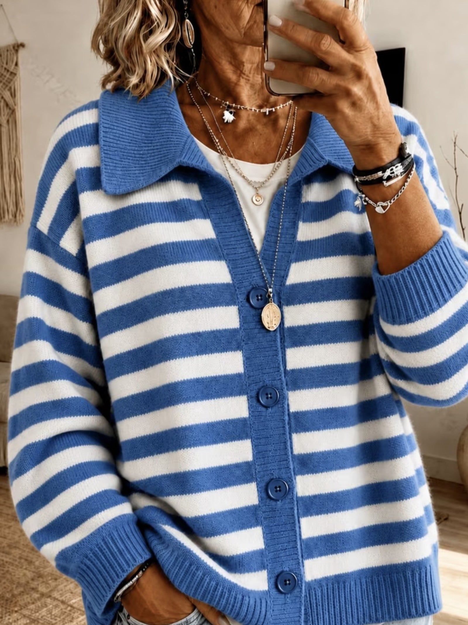 Cardigan a Maglia con Collo Striato e Bottoni