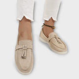 https://cdn.shopify.com/s/files/1/1057/5383/7908/files/damen-beige-loafer-elegant_3-Photoroom.jpg?v=1785187842