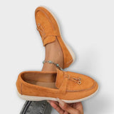 https://cdn.shopify.com/s/files/1/1057/5383/7908/files/damen-beige-loafer-elegant_5-Photoroom.jpg?v=1785187842
