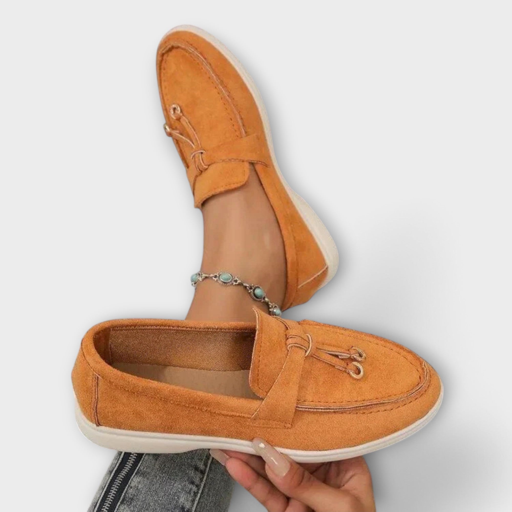 https://cdn.shopify.com/s/files/1/1057/5383/7908/files/damen-beige-loafer-elegant_5-Photoroom.jpg?v=1785187842