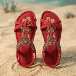 https://cdn.shopify.com/s/files/1/1037/6196/9489/files/freepik__haal-de-voet-weg-en-laat-de-slippers-in-het-zand-l__89885_7aa0da12-3266-4bdb-856b-0c80be3d9ce3.png?v=1780780587