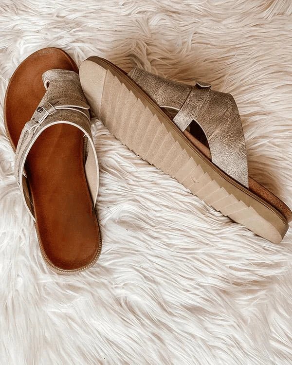 https://cdn.shopify.com/s/files/1/1037/6196/9489/files/hazel-orthopedic-sandals-809283_8c40b33a-2fd7-4f91-82ad-a6430268fa63.jpg?v=1783003652