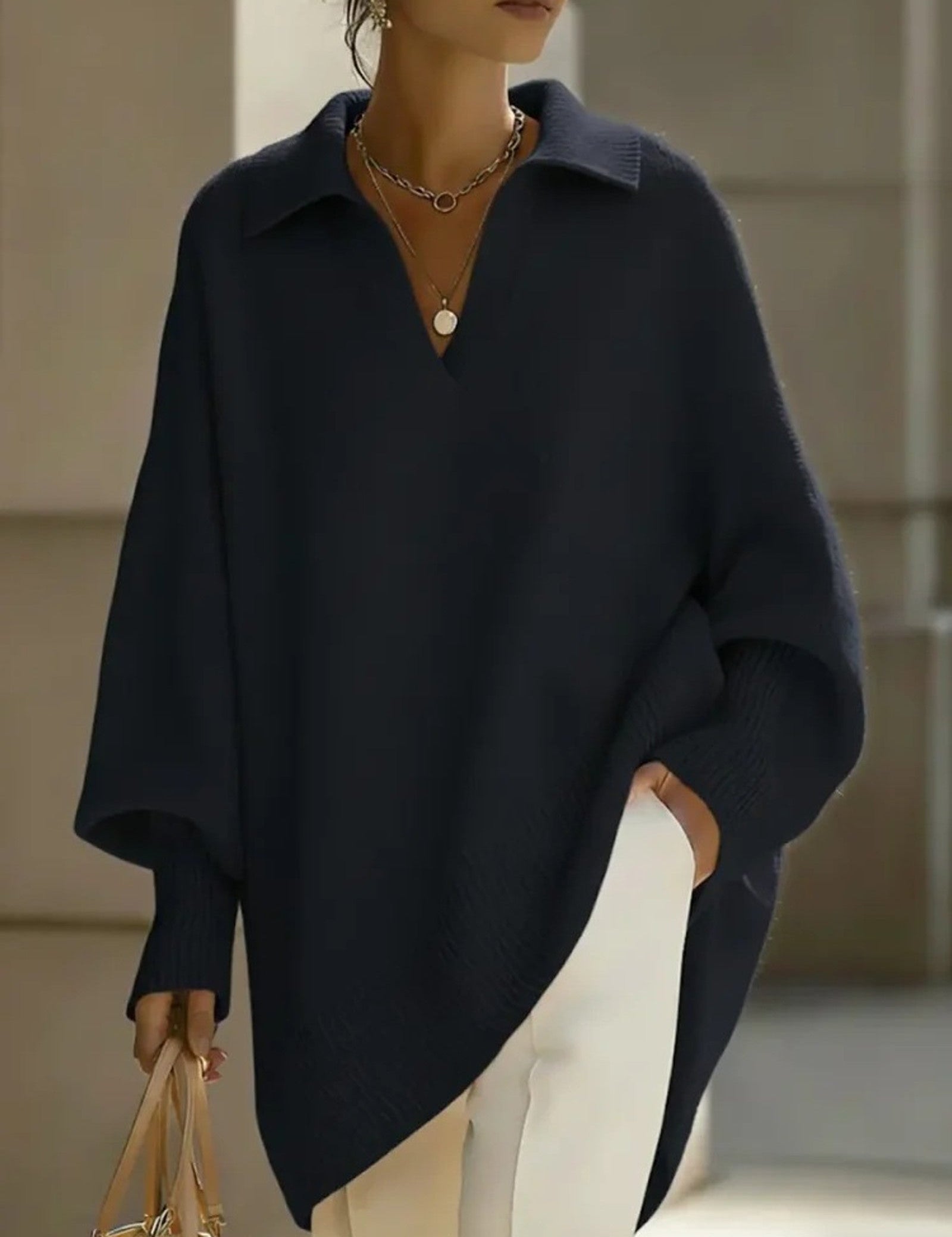 Maglione a V con maniche a pipistrello