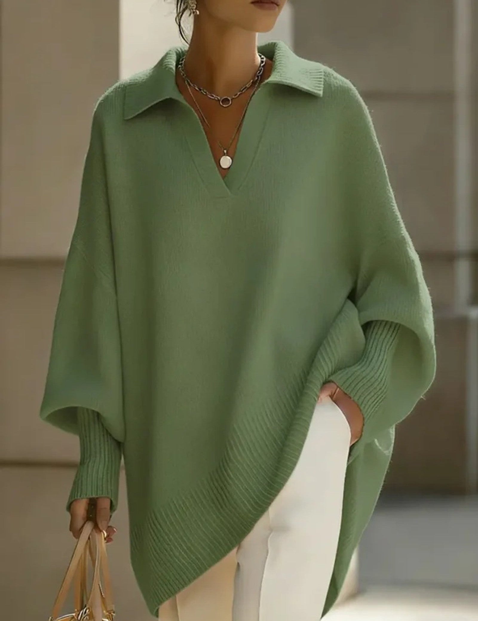 Maglione a V con maniche a pipistrello