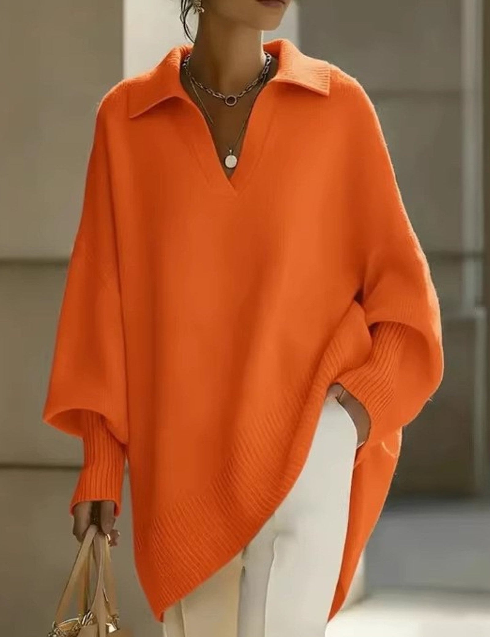Maglione a V con maniche a pipistrello
