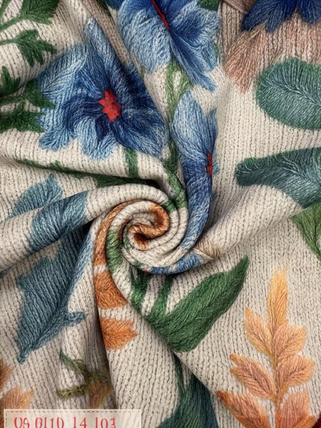 https://cdn.shopify.com/s/files/1/1057/5383/7908/files/modehaus-behrens-strickjacke-blumenmuster-stoff.jpg?v=1788891702