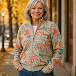 https://cdn.shopify.com/s/files/1/1057/5383/7908/files/modehaus-behrens-strickjacke-floral-muster.jpg?v=1788891696