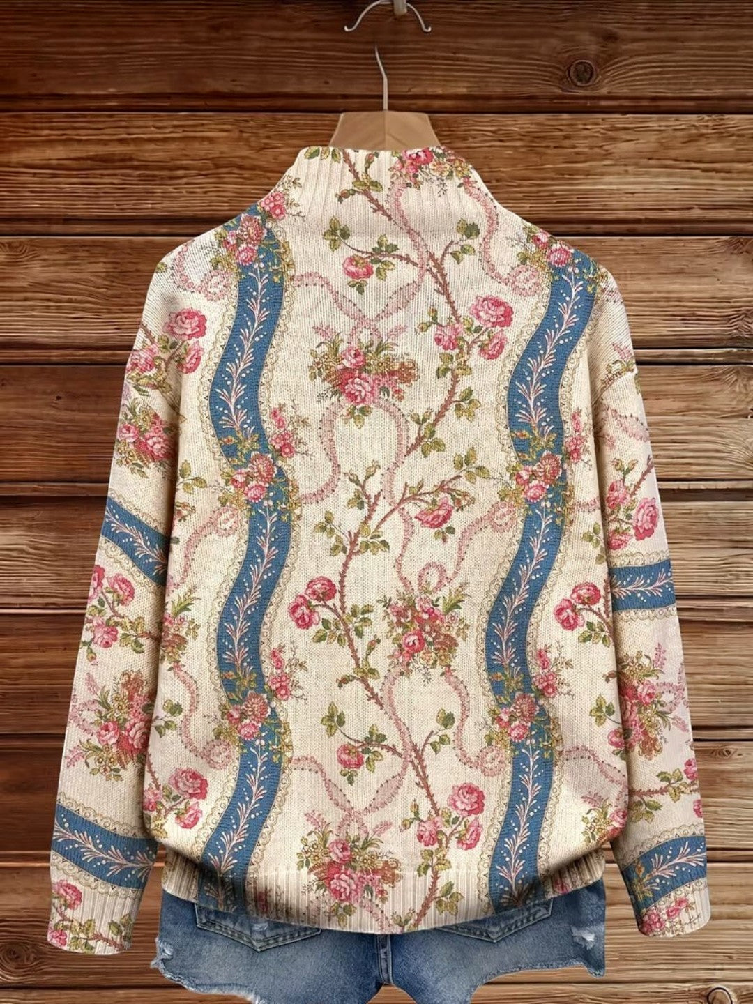 https://cdn.shopify.com/s/files/1/1057/5383/7908/files/modehaus-behrens-strickjacke-rosenmuster-elfenbein.jpg?v=1788891696
