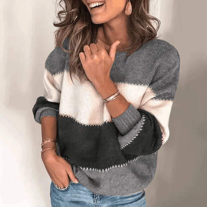 https://cdn.shopify.com/s/files/1/1037/6196/9489/files/neriza-trui-or-losse-strepen-trui-voor-vrouwen-carla-moda-1.png?v=1788379734