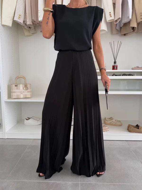 https://cdn.shopify.com/s/files/1/1057/5383/7908/files/normal_bluzki-chicaca-bluzka-z-wiskoza-essence-czarna-154269.webp?v=1785187558